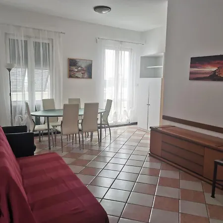 La Lanterna Aparthotel 3*